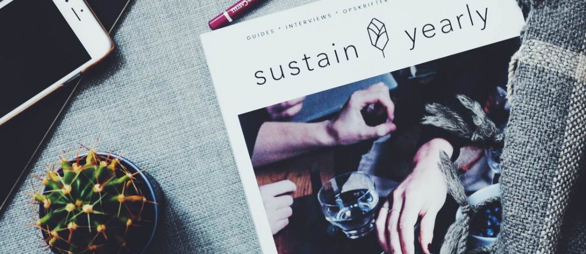 Sustain Yearly: et bæredygtigt magasin. Kaktus og iphone. Arbejde og iværksætteri.